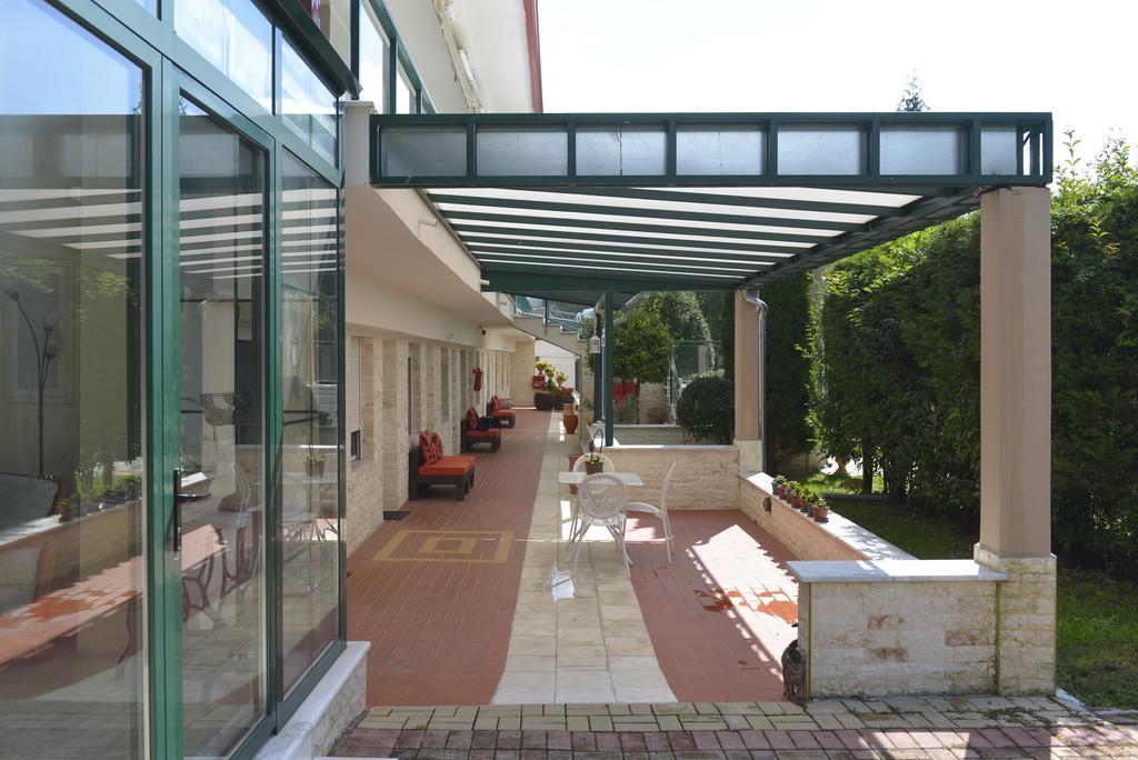 Hotel Galaxy Krepeni Екстер'єр фото